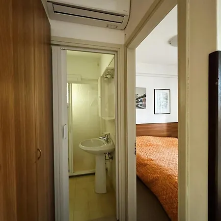 Comfy Flat With Pool In