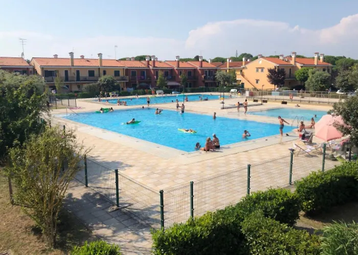 Apartmán Pleasant Family With Pool And Playground *